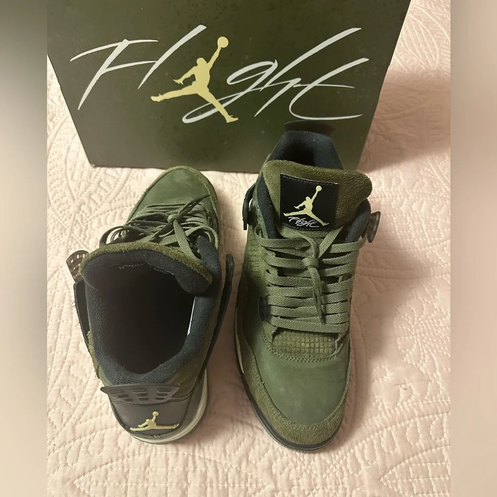 Jordan 4 SE craft medium olive